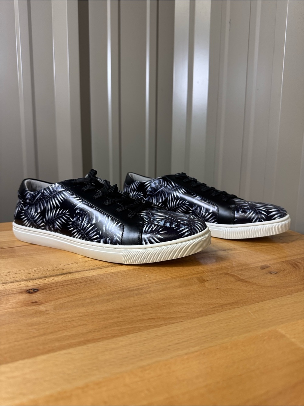 Kenneth Cole New York Kam Palm Leaf Sneakers Men's 9.5 New with Tag No Box